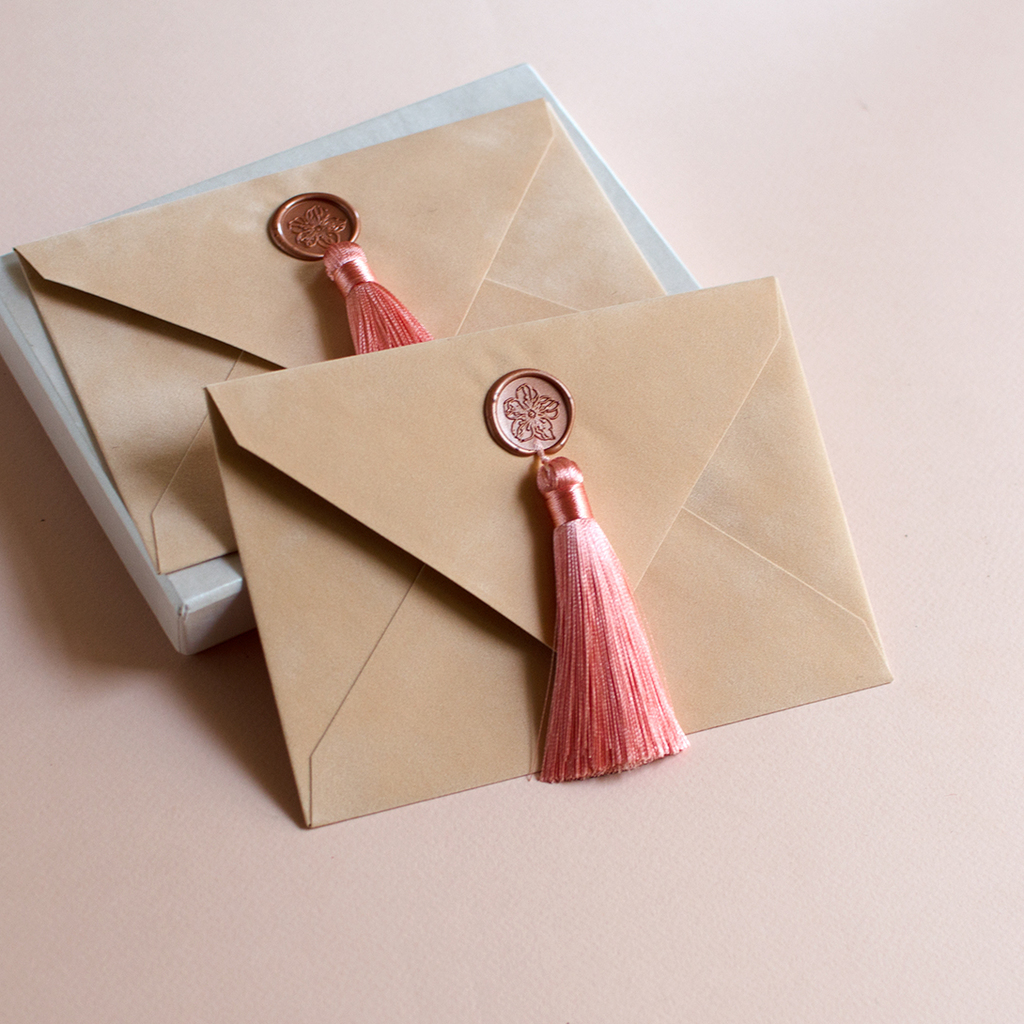 Конверт бархатний з китицею. Манго IN STOCK