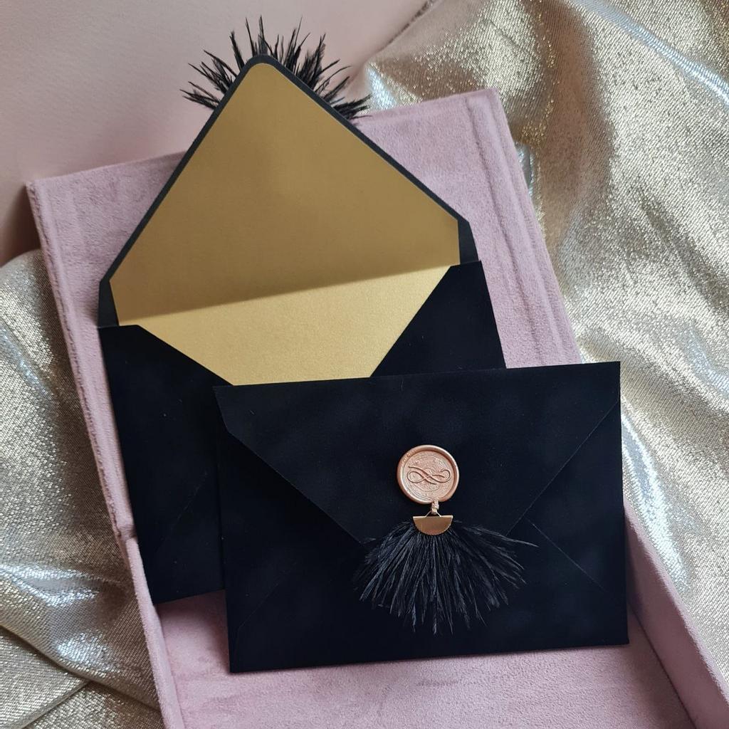 Конверт бархатний з пухнастою підвіскою. Ассорті