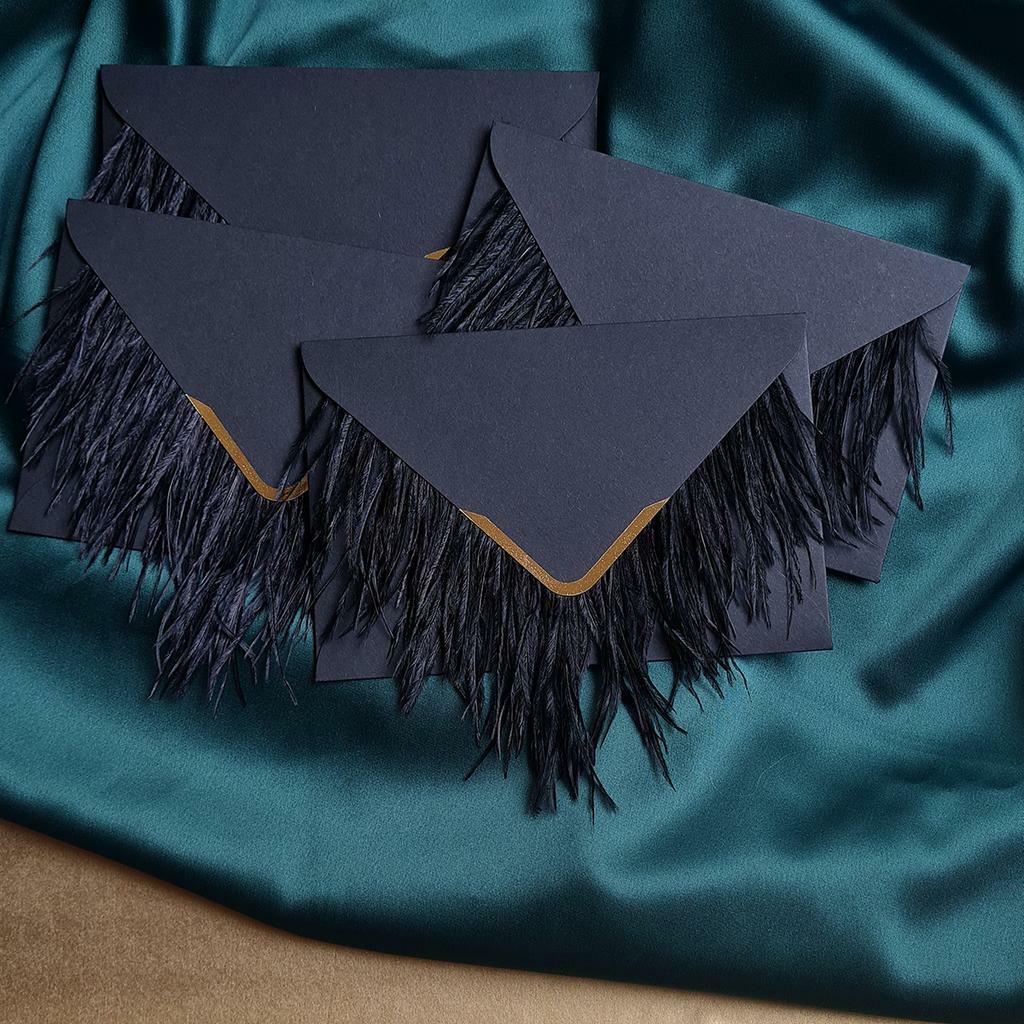 Конверт паперовий з пір'ям. Чорний