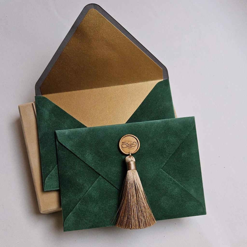 Конверт бархатний з китицею. Авокадо