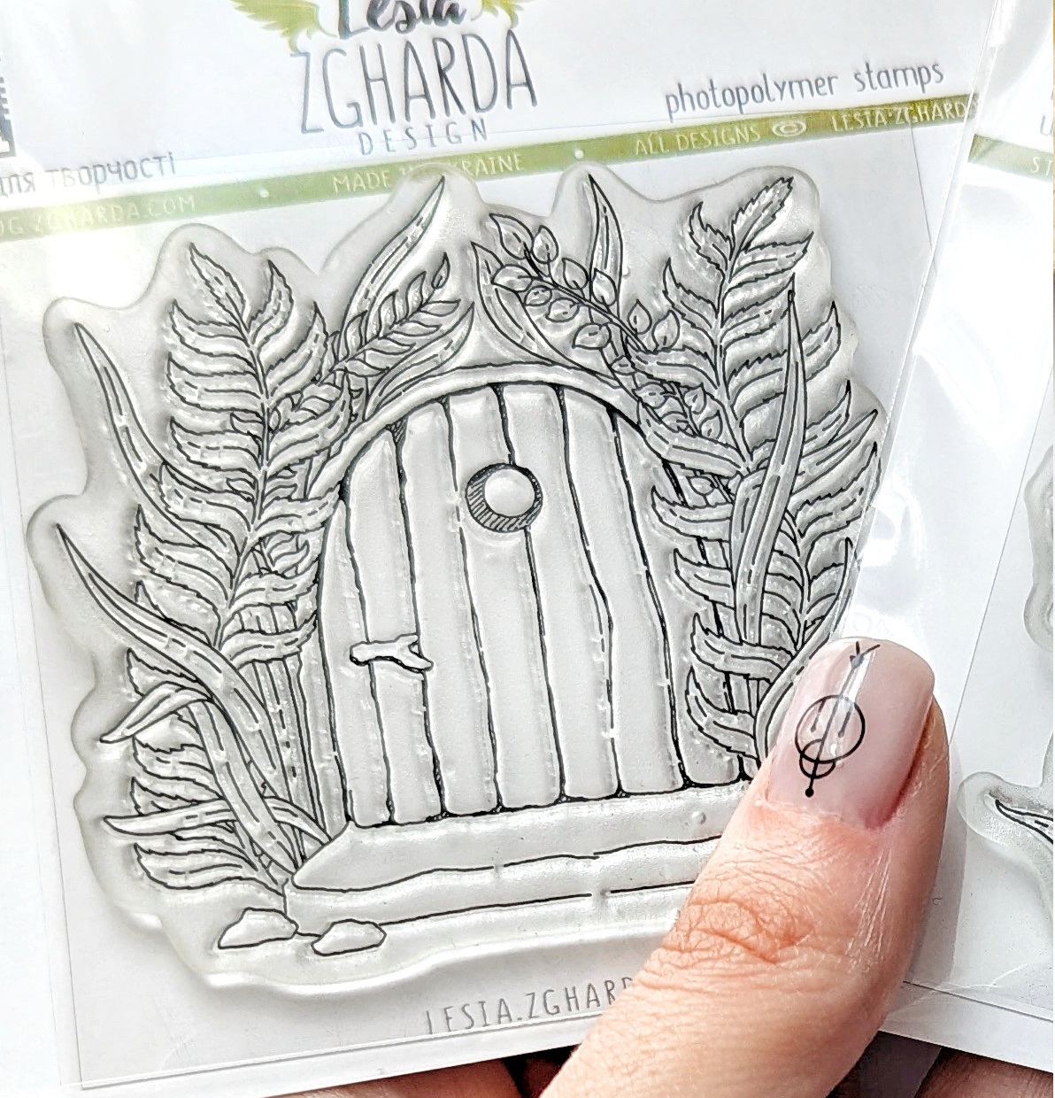 {FL399} Stamp "Whimsical Door with Fern"