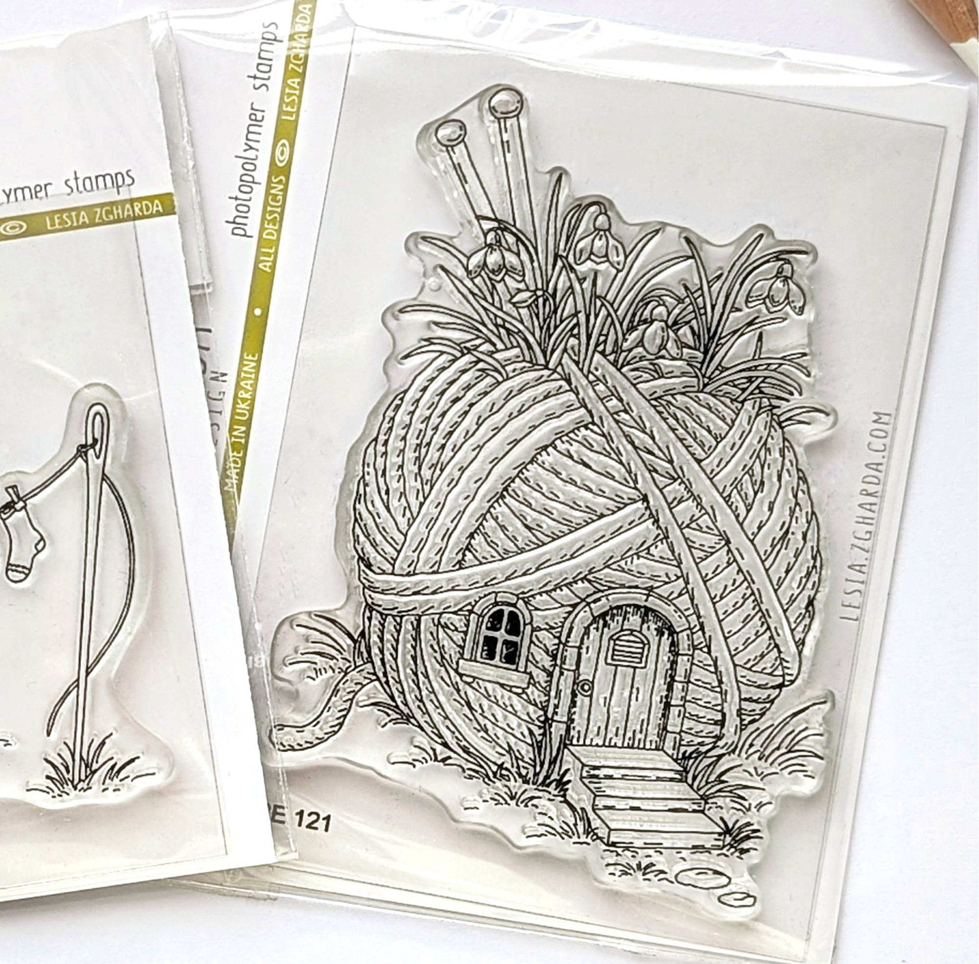 {RE121} Stamp “Spring Threads Fairy Tale Cottage”