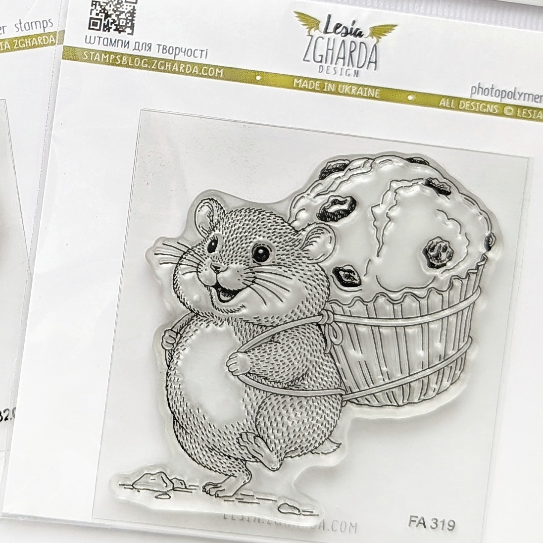 {FA319} Stamp “Happy Hamster with a Cupcake”