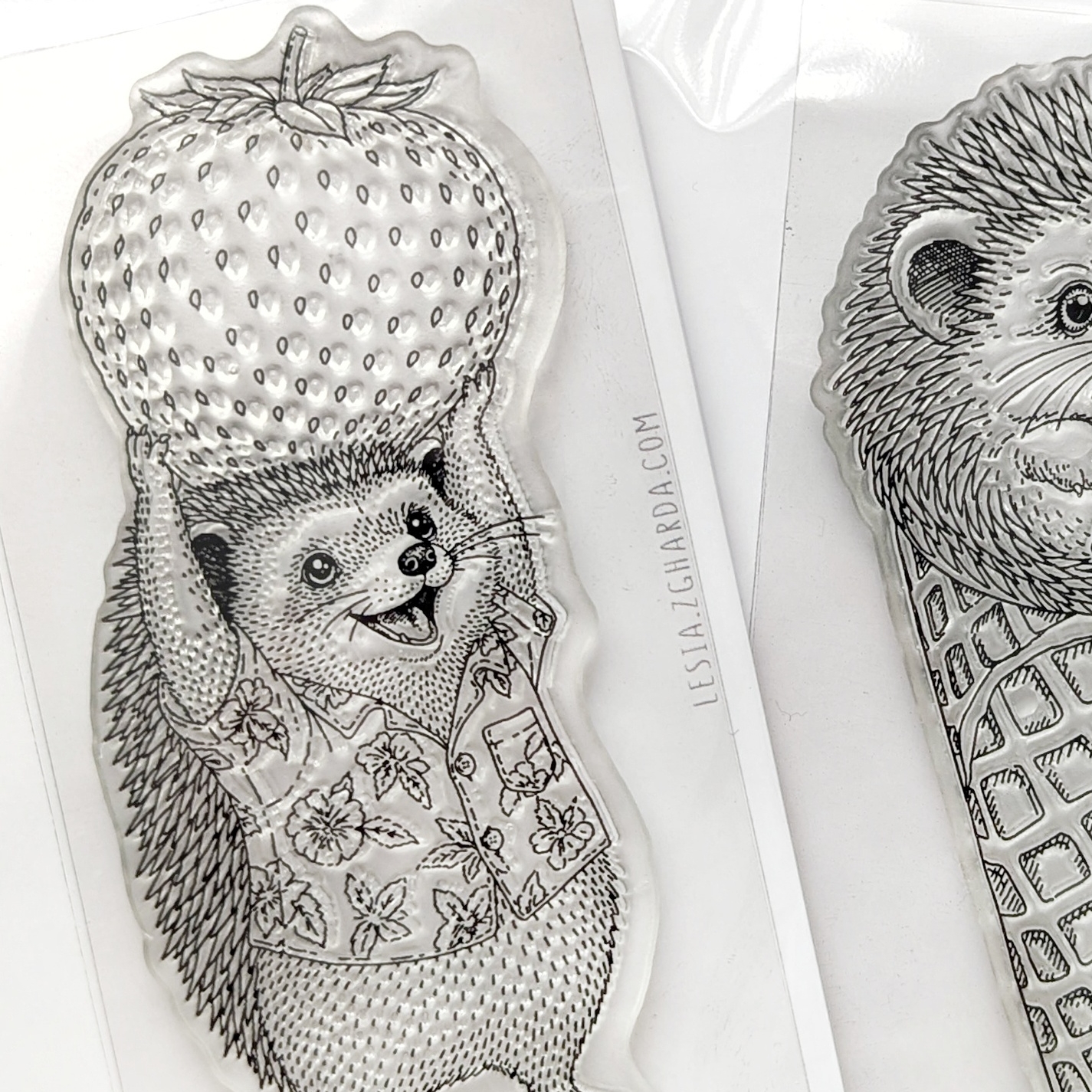 {FA335} Stamp “Hedgehog with a Strawberry”
