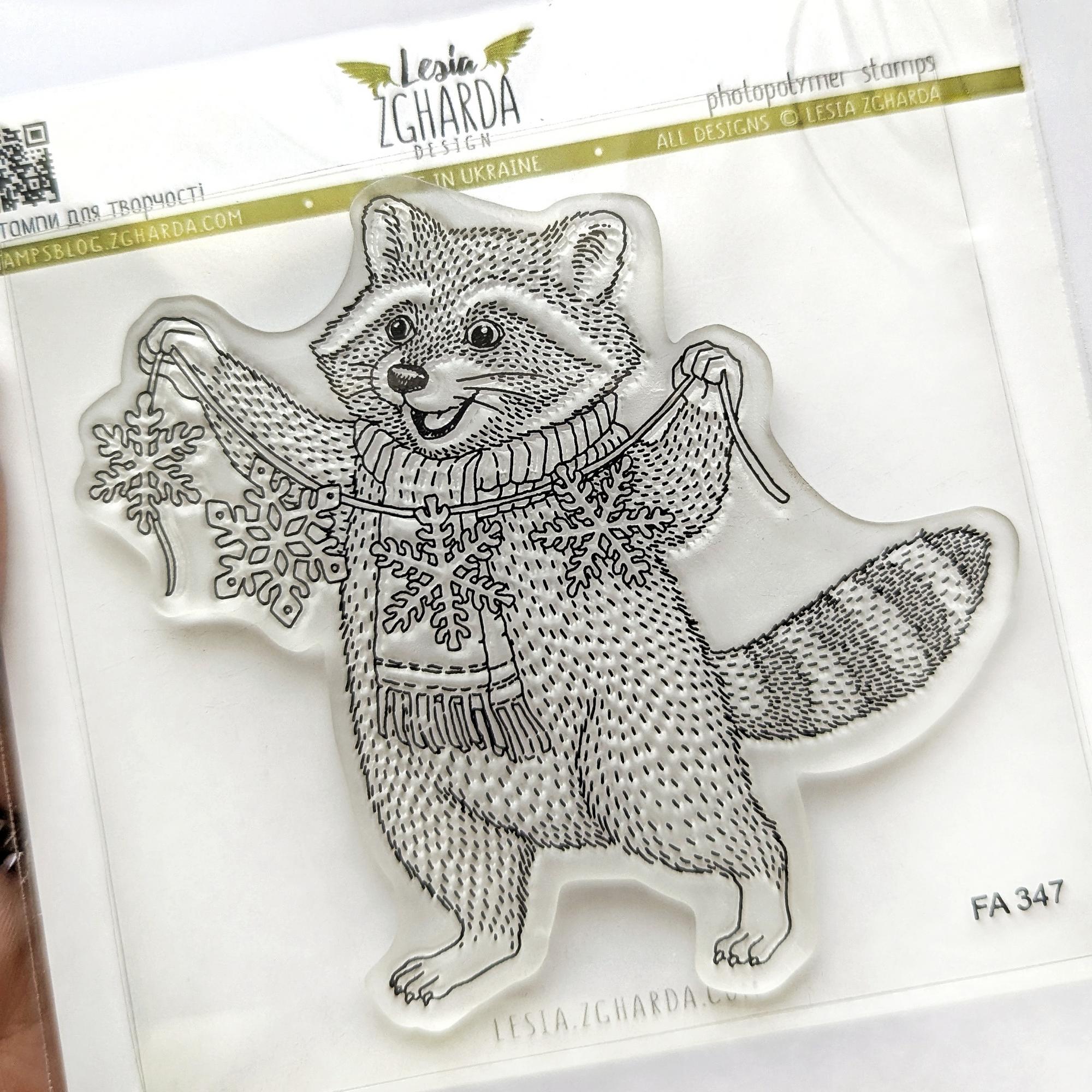 {FA347} Stamp "Cozy Raccoon with Snowflake Garland"