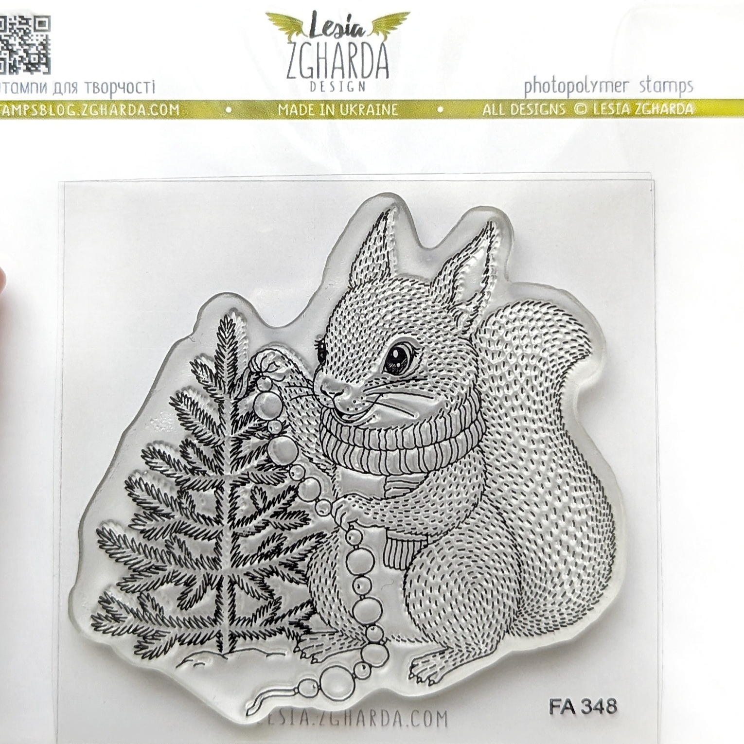 {FA348} Stamp “Cozy Squirrel Decorating the Christmas Tree”