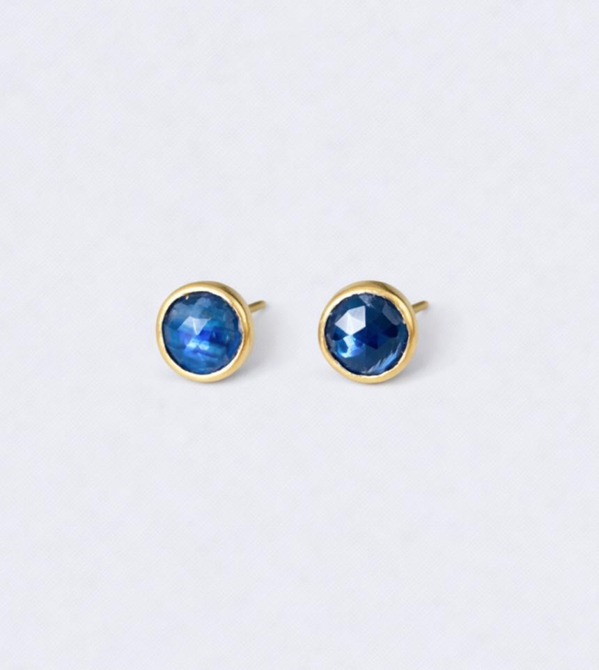 oucles d’oreilles clous en argent doré avec cyanite naturelle ronde 7 mm