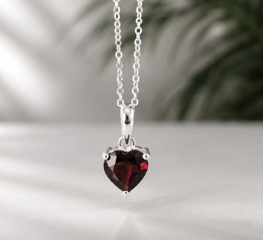 Pendentif avec grenat naturel coeur