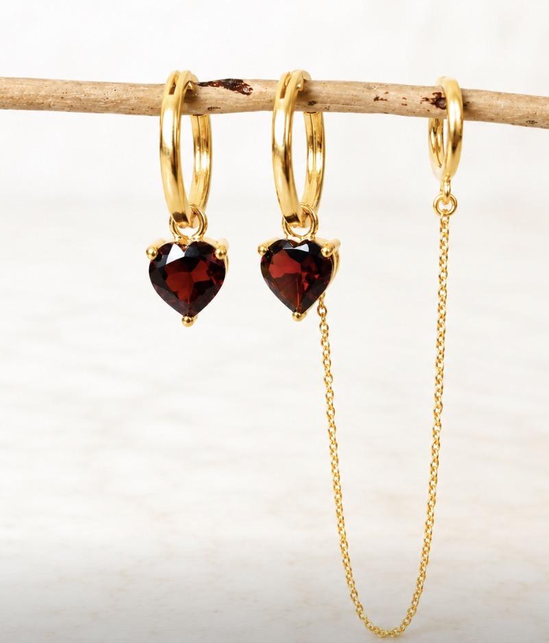 Boucles d’oreilles avec grenat coeur en argent dore