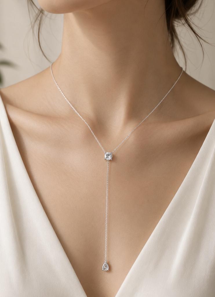 Collier cravate en argent avec zircon
