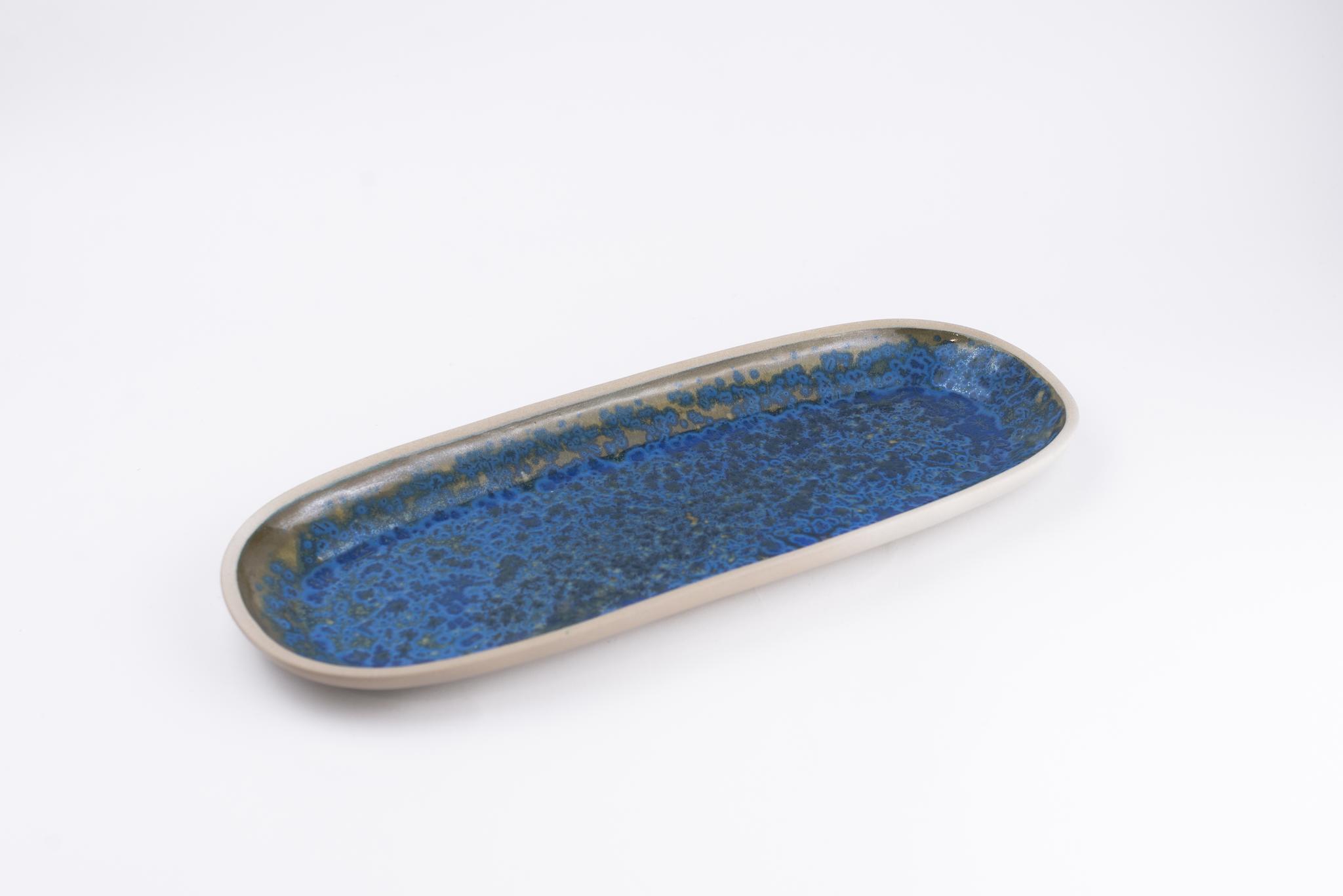 Serving plates