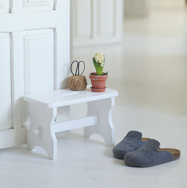 Стільчик 20х40см дерев'яний білий з отвором DreamWood