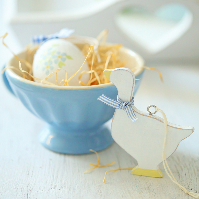 Підвіска дерев'яна "Гусеня" з голубим шарфиком 9см DreamWood