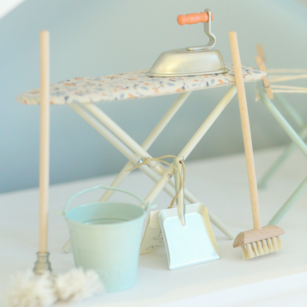 Мітла з совочком Maileg