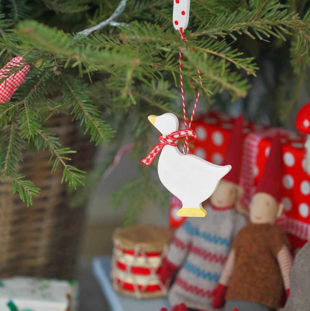 Підвіска дерев'яна "Гусеня" з червоним шарфиком DreamWood