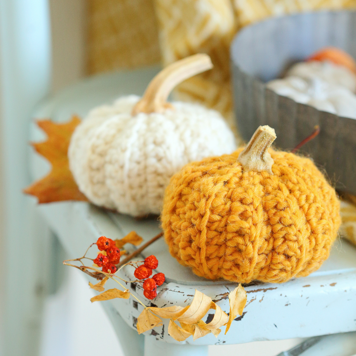 Гарбузик декоративний в'язаний 10см оранжевий