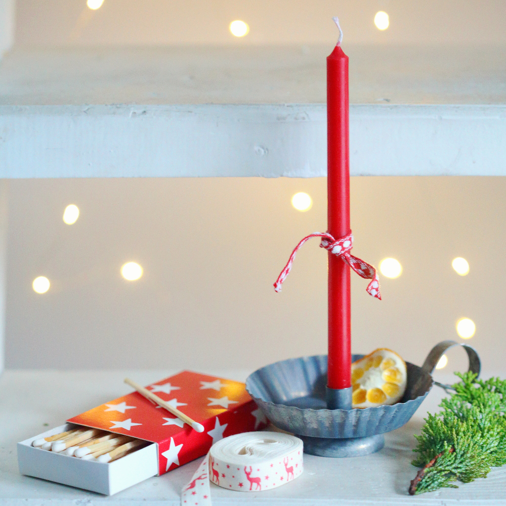 Свічка висока 20см тонка 1см червона Ib Laursen