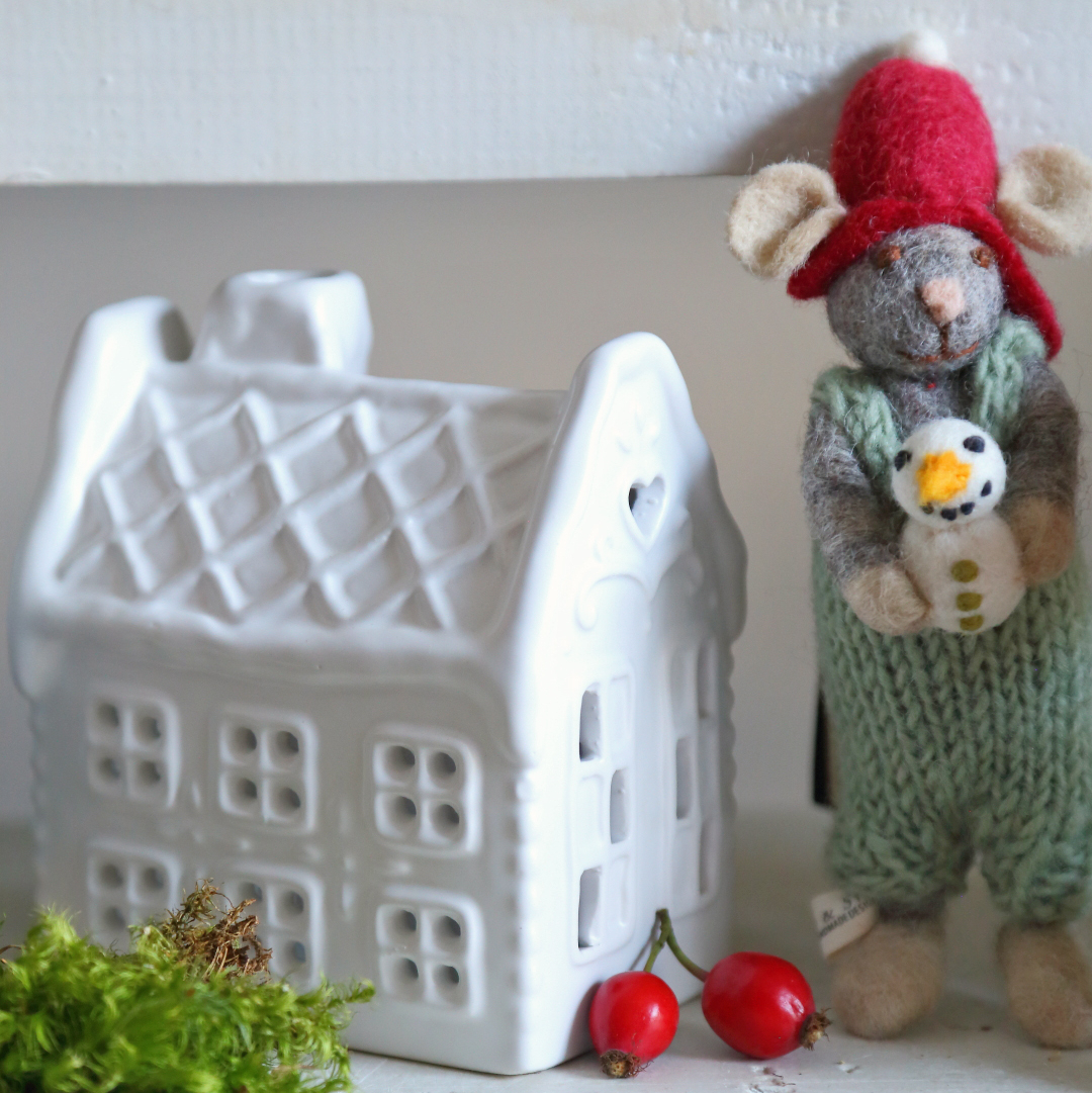 Мишка із вовни 14см у зеленому зі сніговиком Storefactory