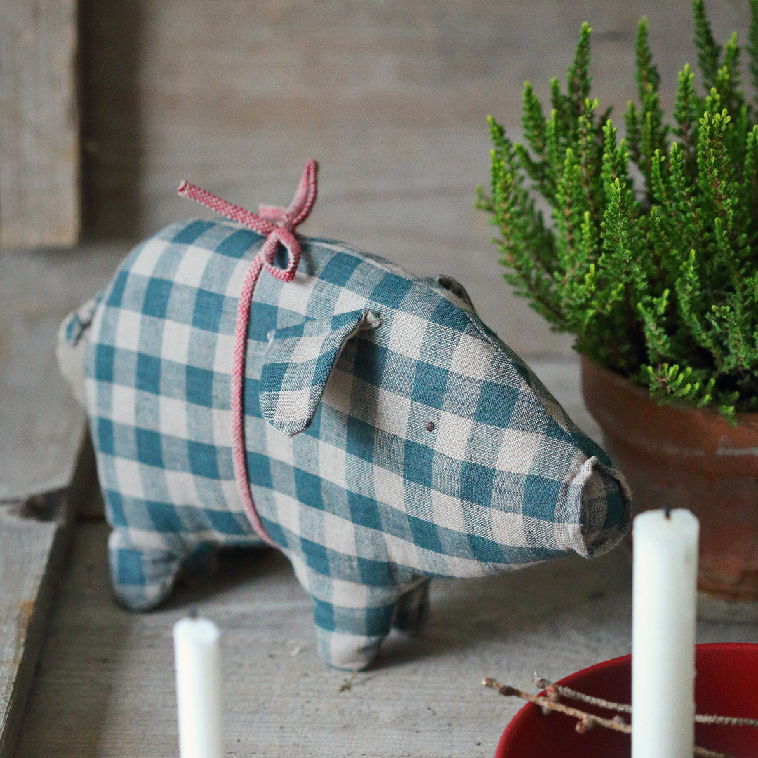 Іграшка текстильна "Свинка" зелена в клітинку 25см Maileg