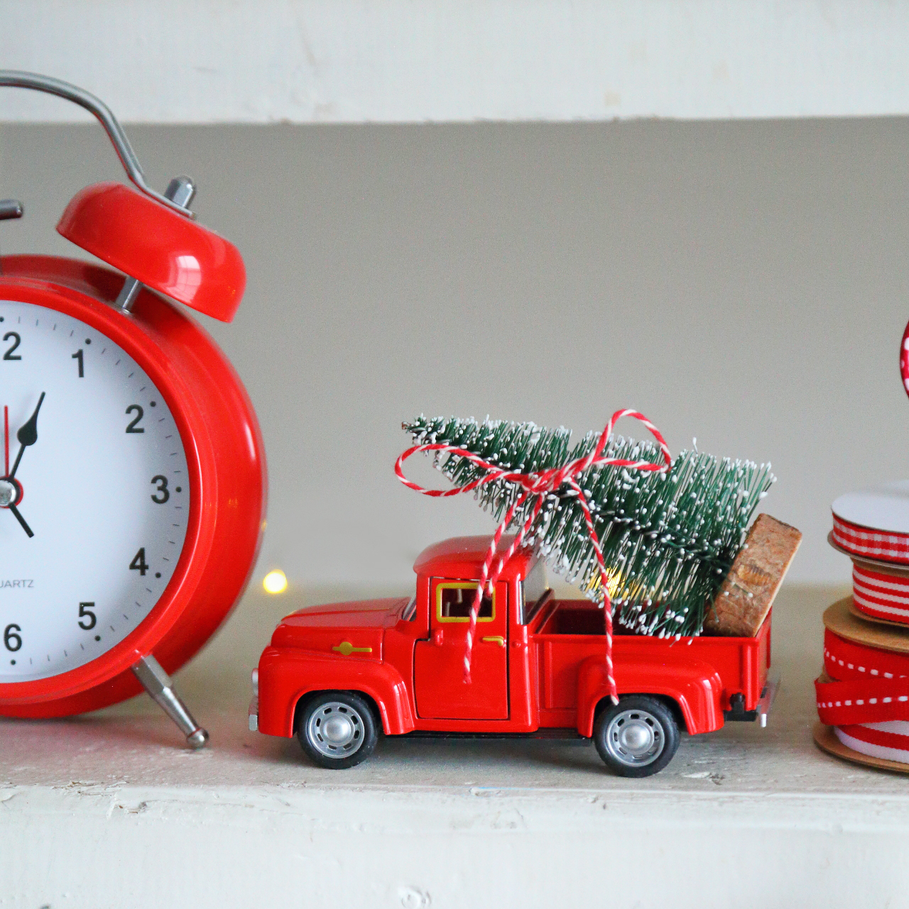 Машинка 11см з ялинкою пікап Canea