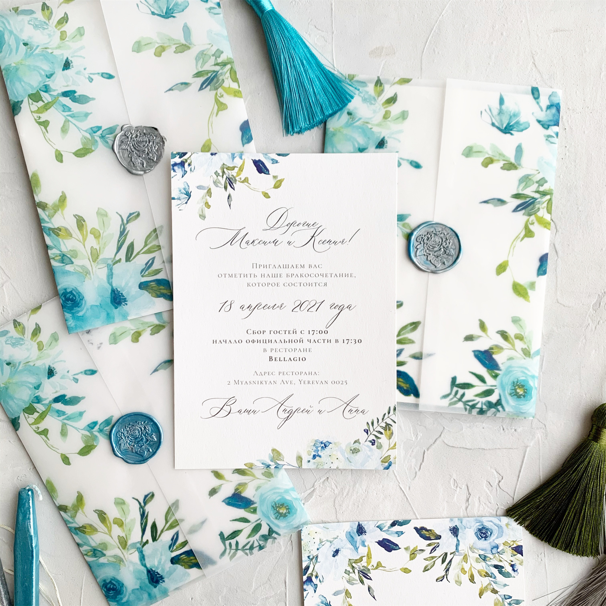 Элегантный шаблон свадебного приглашения с цветочным орнаментом бирюзового цвета