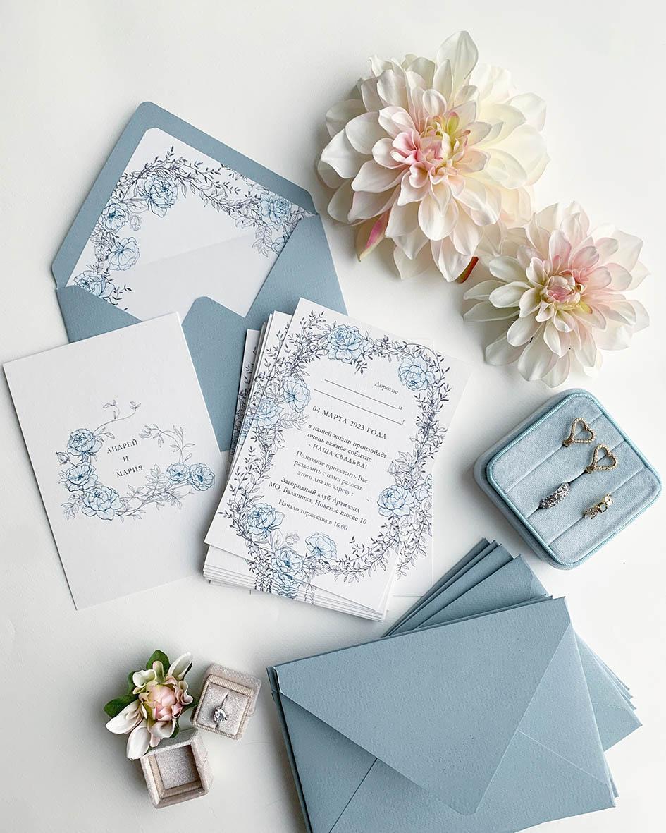 Свадебные приглашения с сердцем в бело-синем цвете