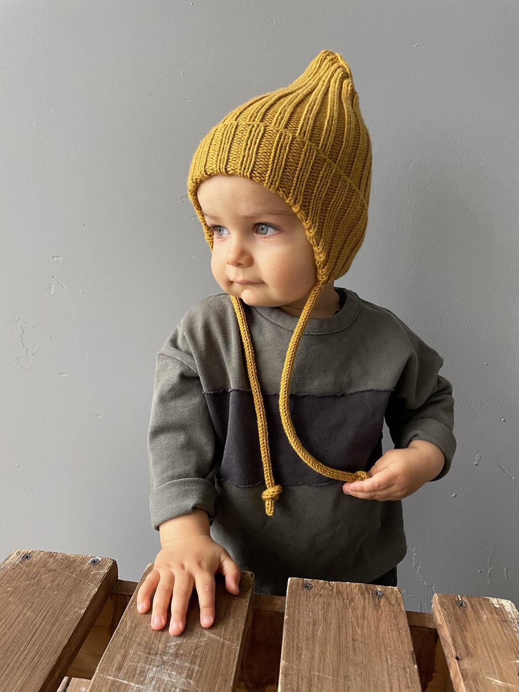 Вязаные шапочки на мальчиков спицами – большая подборка схем вязания