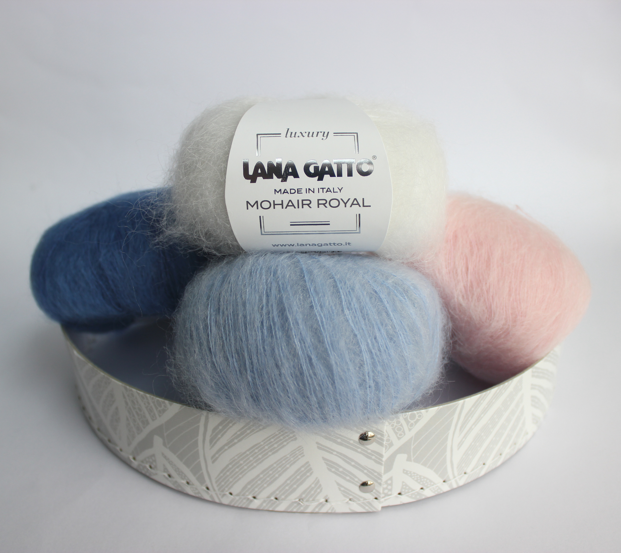 Mohair Royal Lana gatto. Пряжа Lana gatto Mohair Royal. Mohair Royal (80% КИД мохер, 20% нейлон). Lana gatto Mohair Royal палитра.