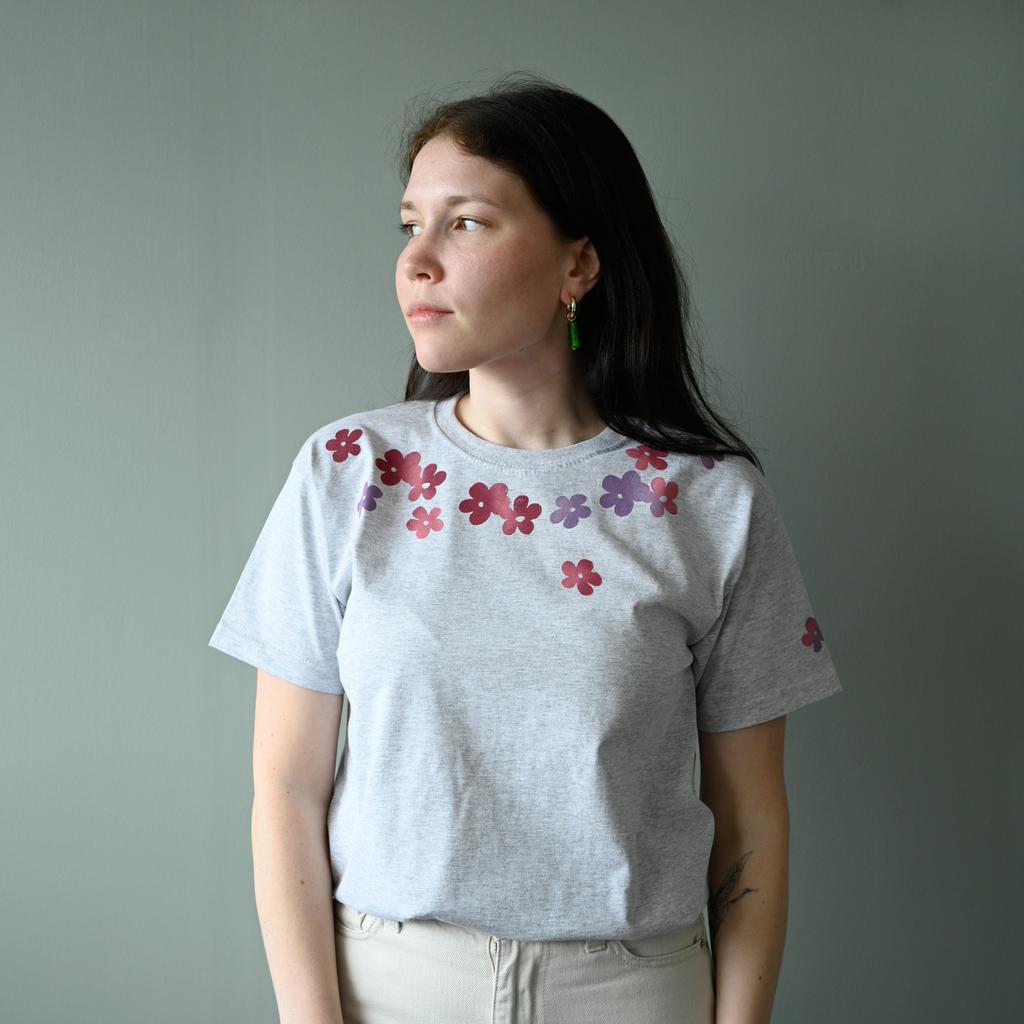 T-shirt with Daisy flowers pattern