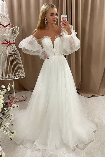 Свадбеные платья из фатина Москве с асимметричным корсетом