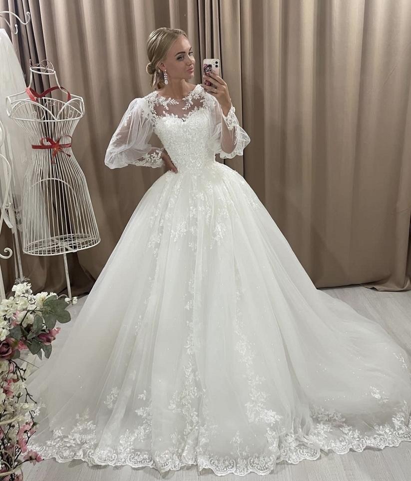 Кружевные свадебные платья купить в Москве в салоне Дом Весты