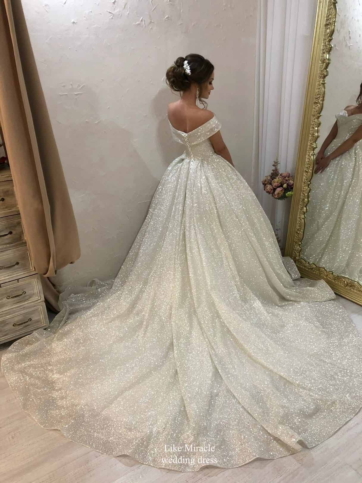 Свадебные платья 48 размера в СПб недорого