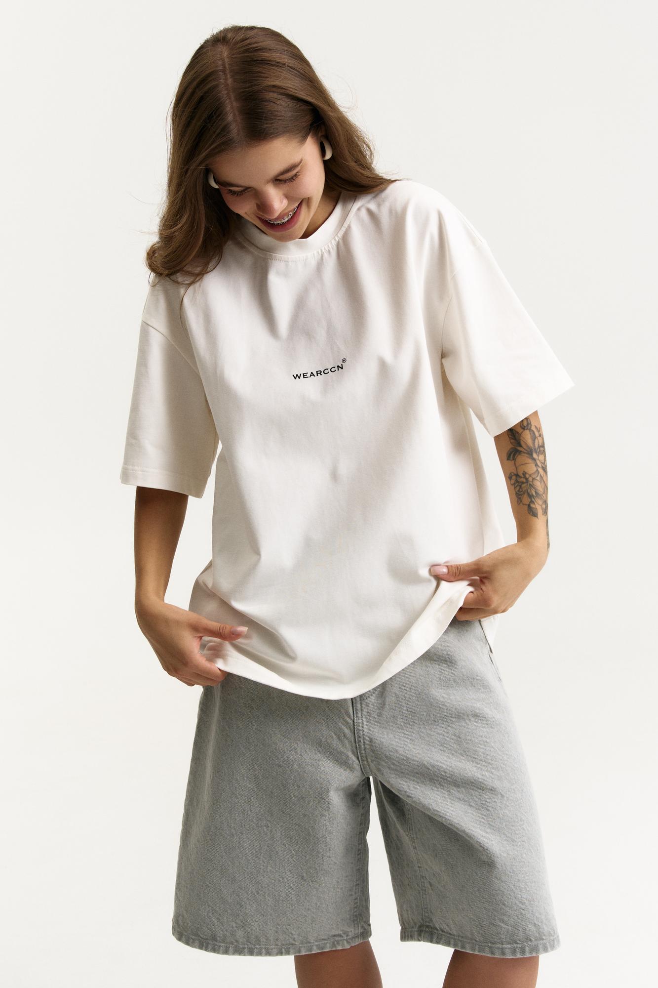 Футболка з логотипом