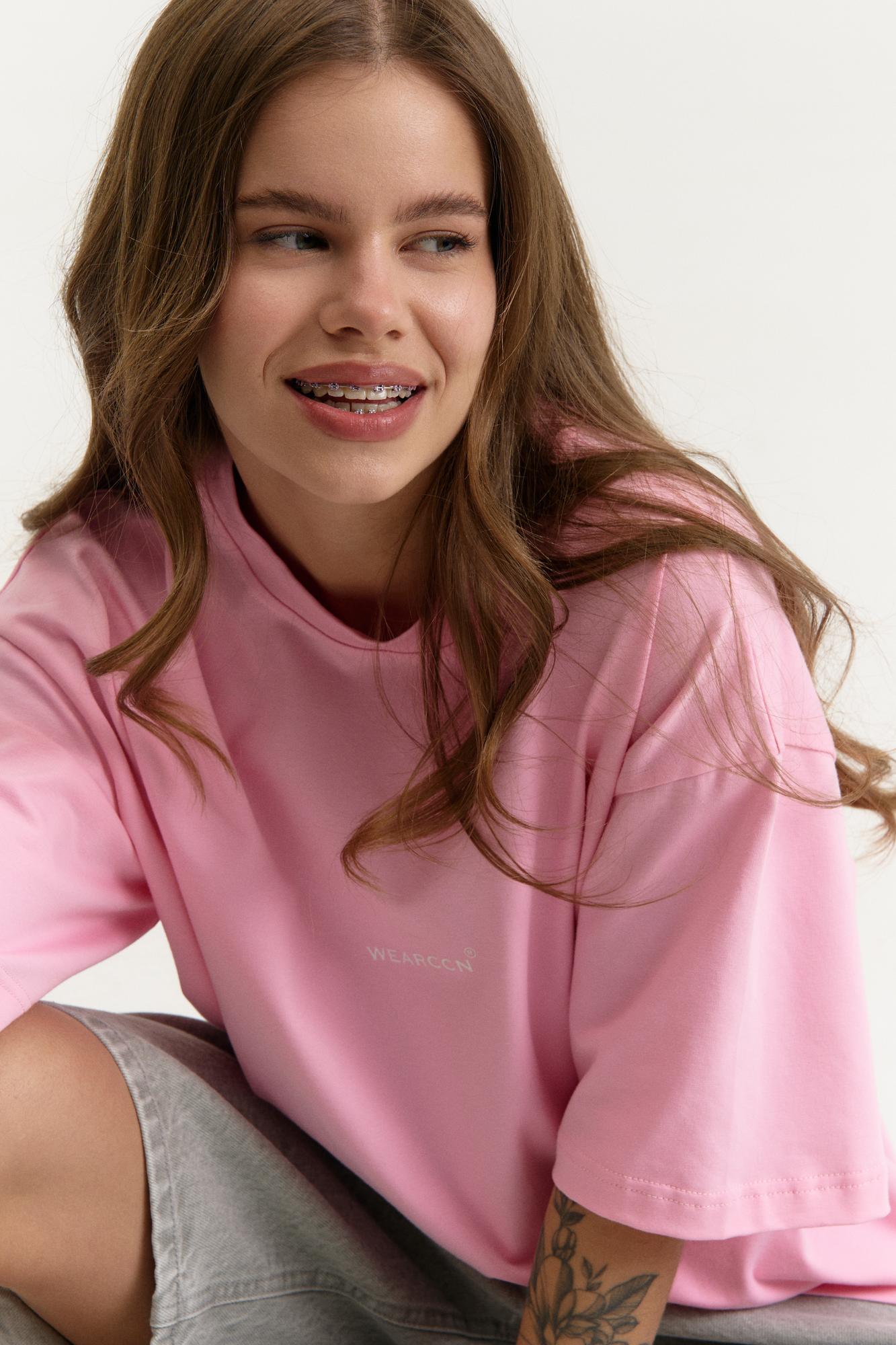 Футболка з логотипом