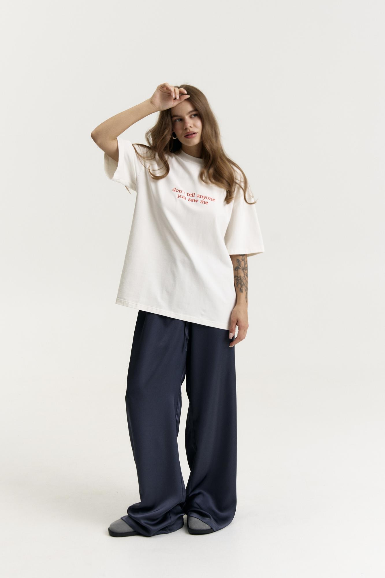 Футболка з вишитим написом