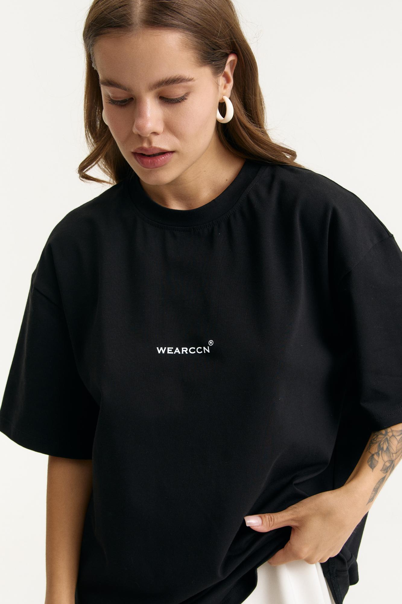 Футболка з логотипом