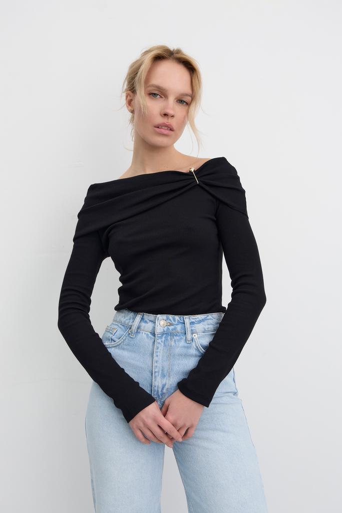 ЛОНГСЛІВ З ВІДКРИТИМИ ПЛЕЧИМА