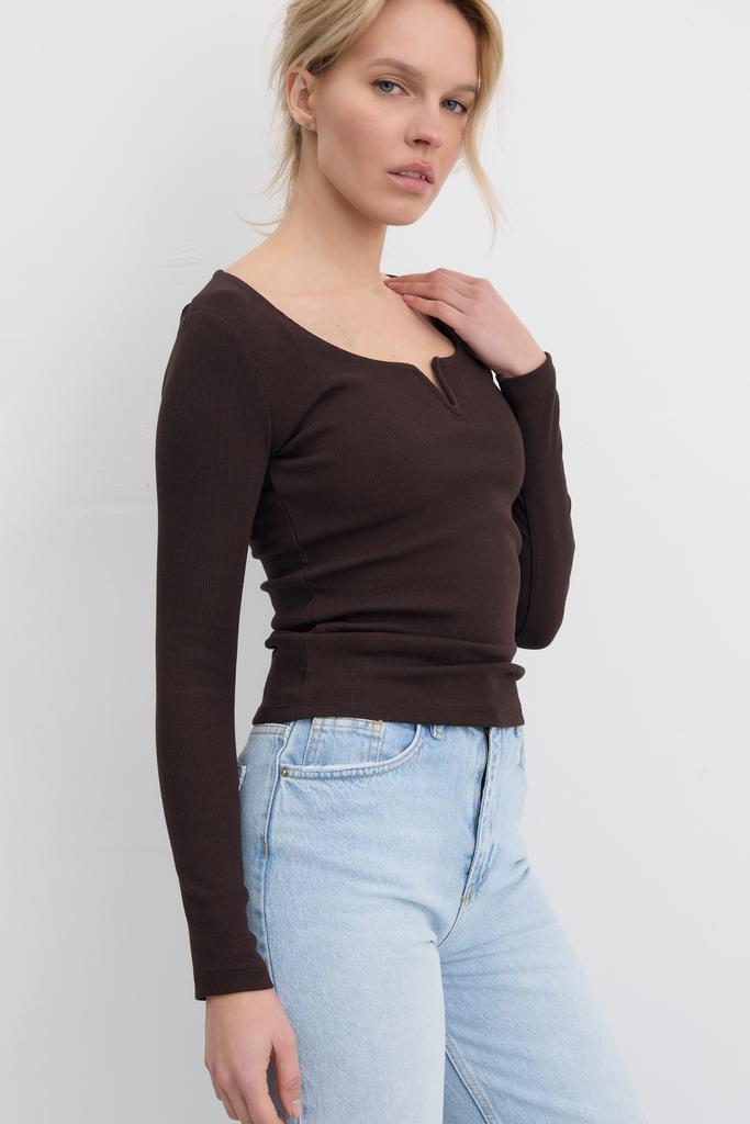 ЛОНГСЛІВ З V-ВИРІЗОМ