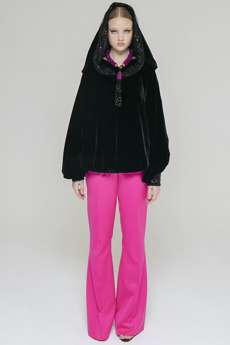 Свадебная накидка-кейп из сетки расшитой цветами, перьями и кристаллами