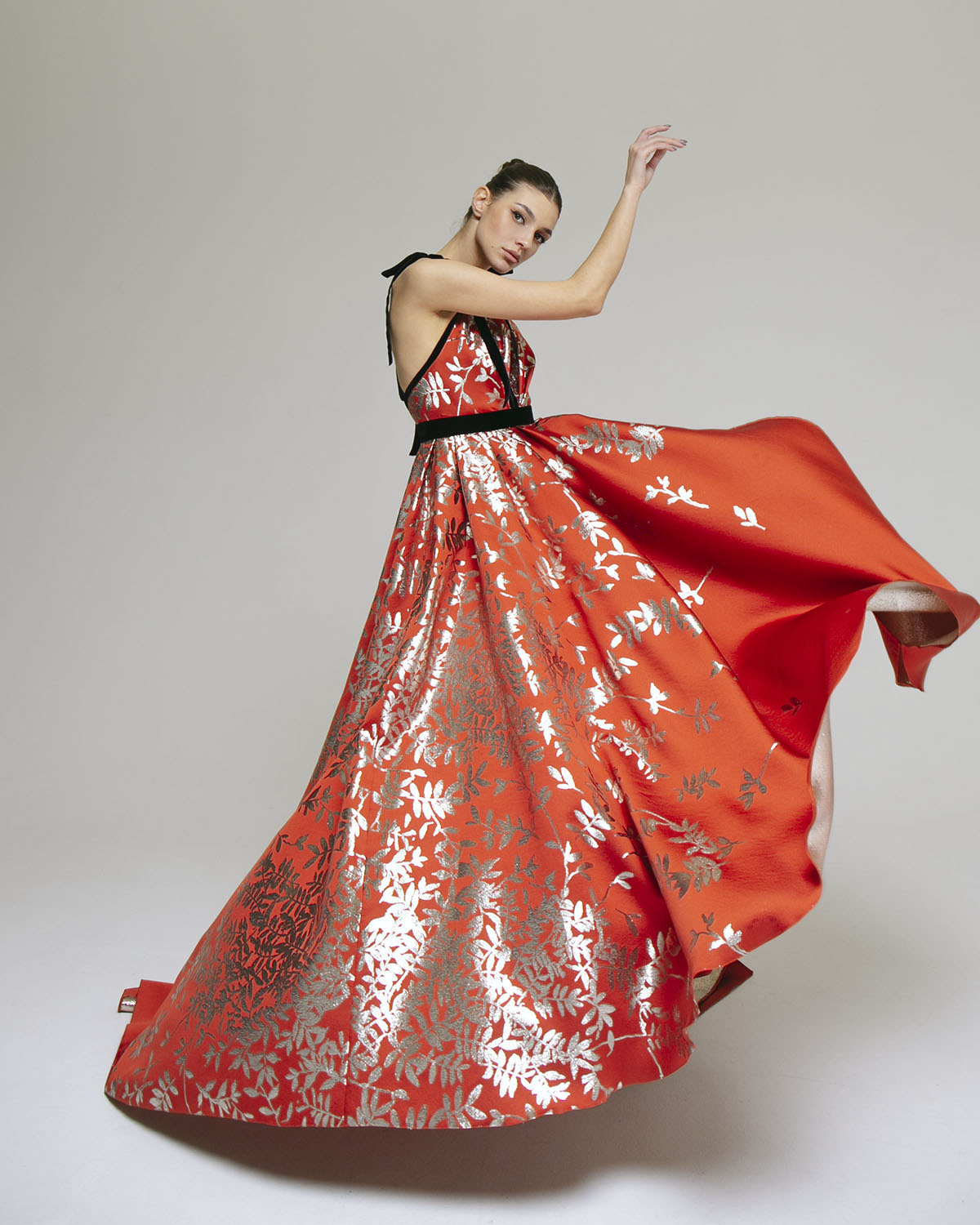 Платье из жаккарда: роскошь и благородство красивой ткани