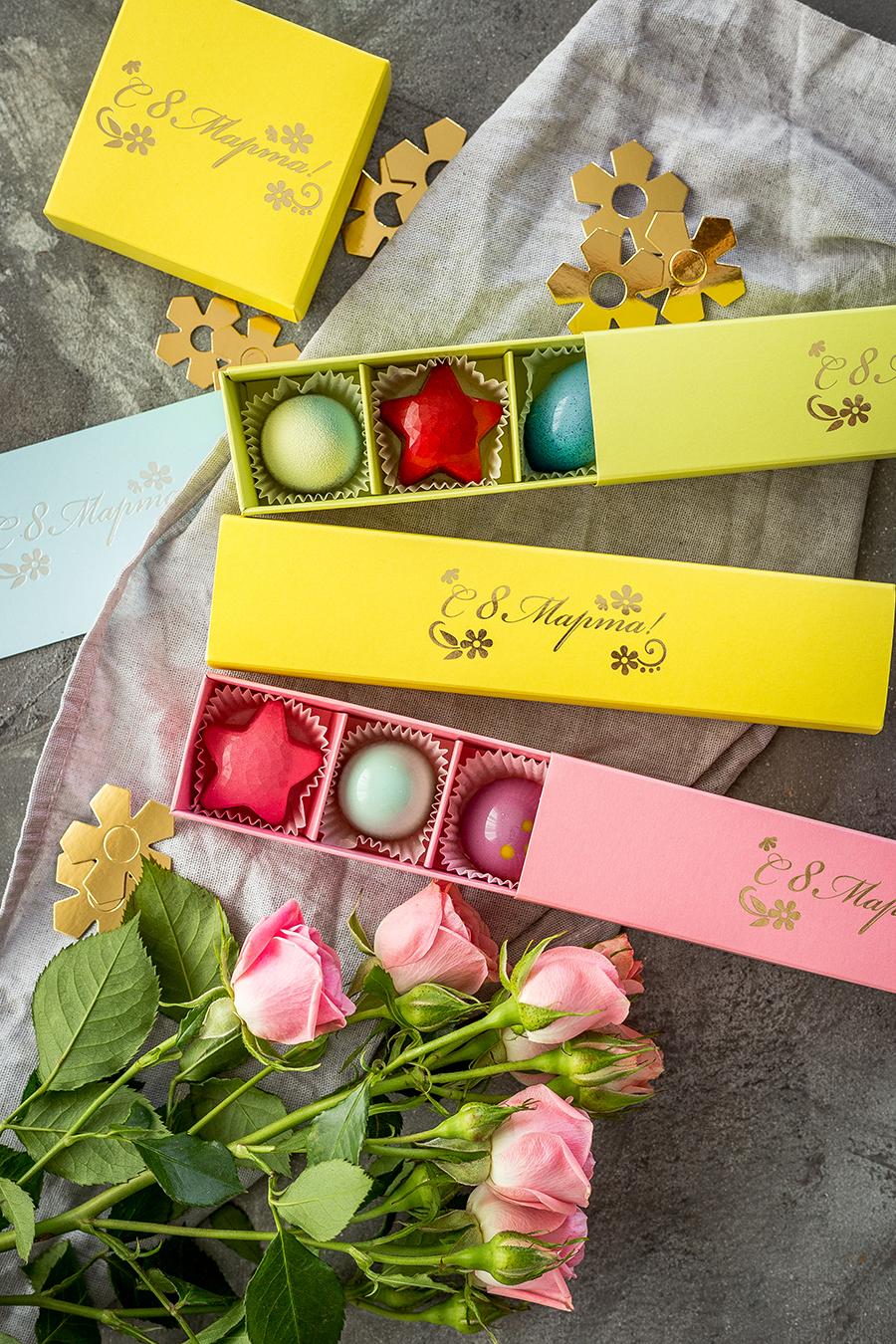 Новогодние конфеты в деревянной коробке