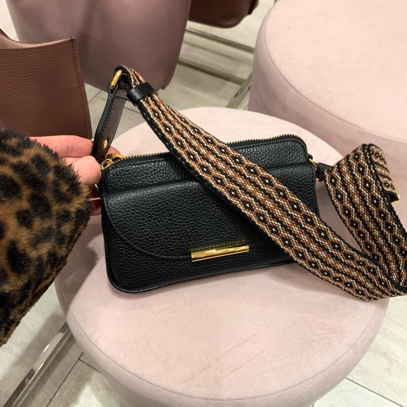 Sling bag bershka hotsell