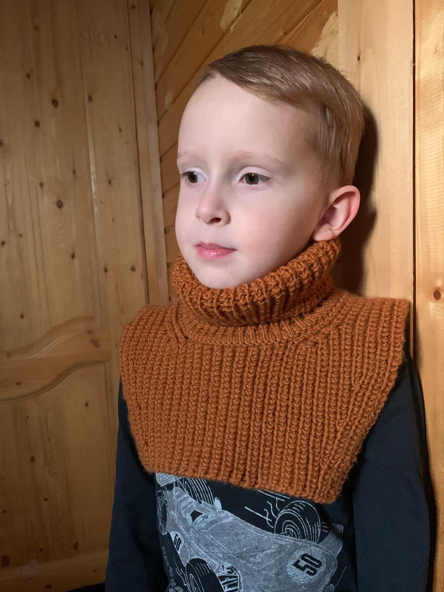 Удобнее чем шарф – как связать детскую манишку спицами (13 очень красивых моделей)
