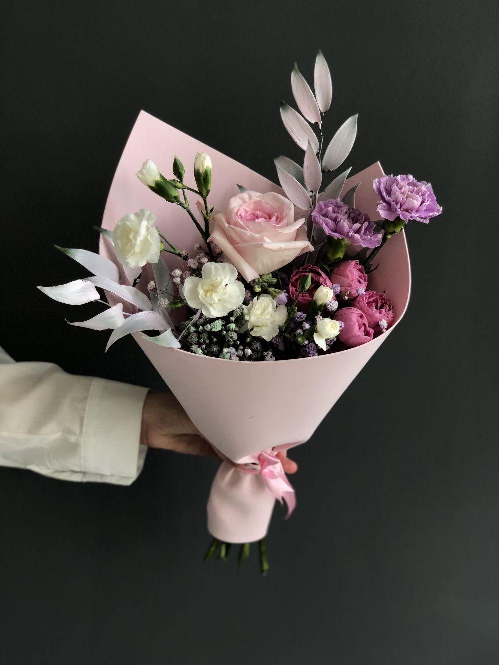 Букет цветов – M0138 Купить в Clever-flowers.com с доставкой по Москве.