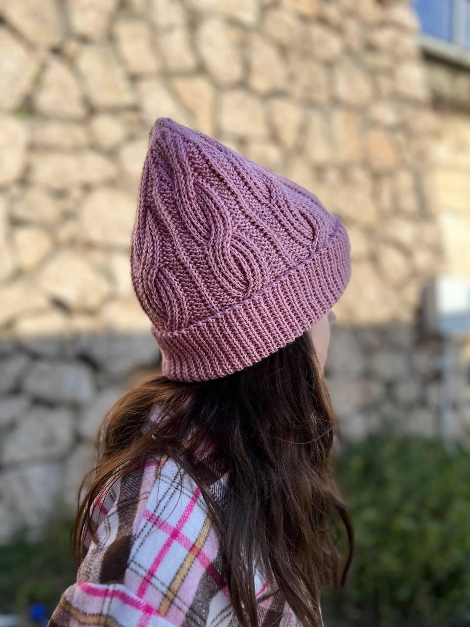 Удобная шапочка с объемными косами спицами | Вязание Шапок - Модные и Новые Модели