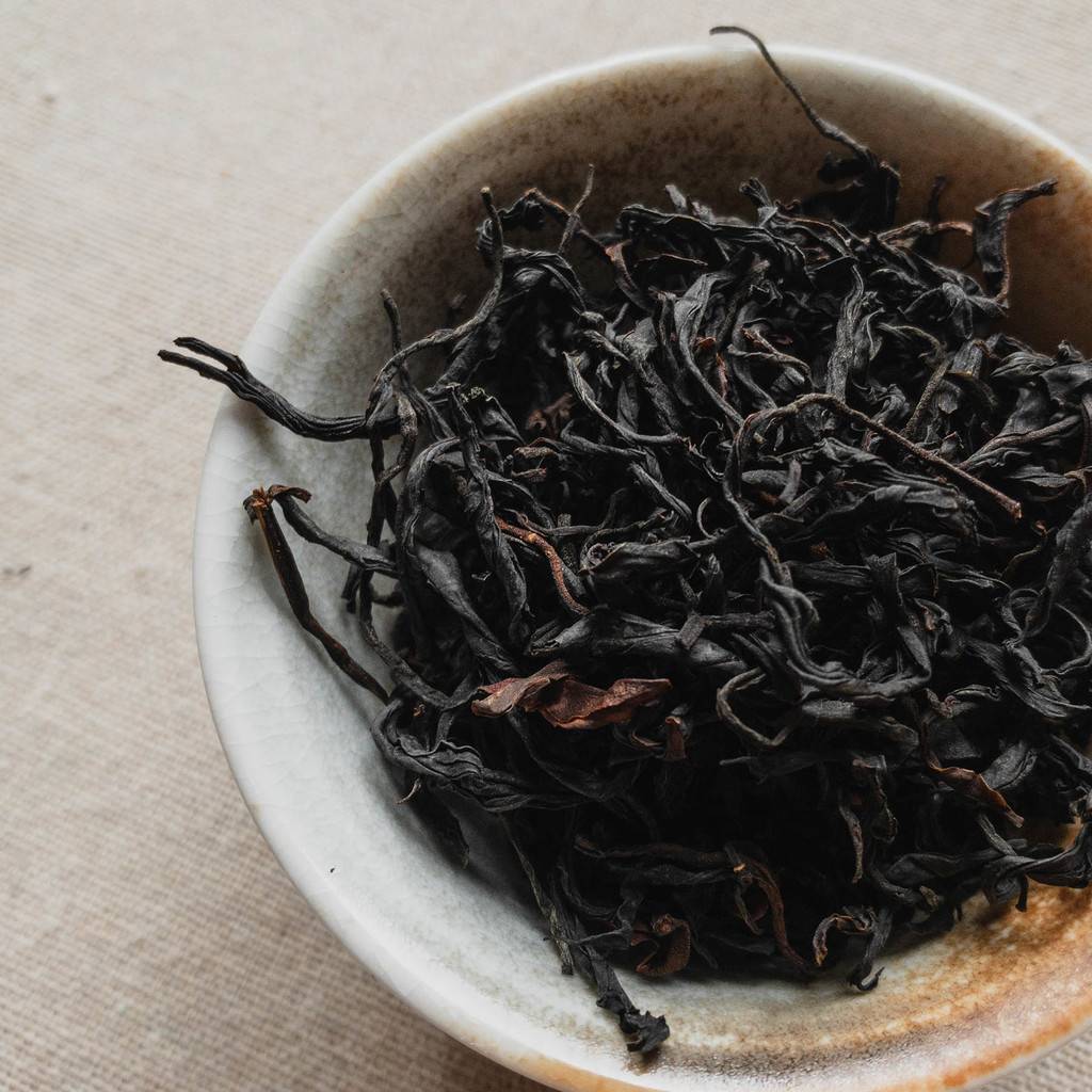 Червоний чай з диких дерев Є Шен Хун Ча