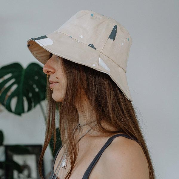 Літня панама молочного кольору