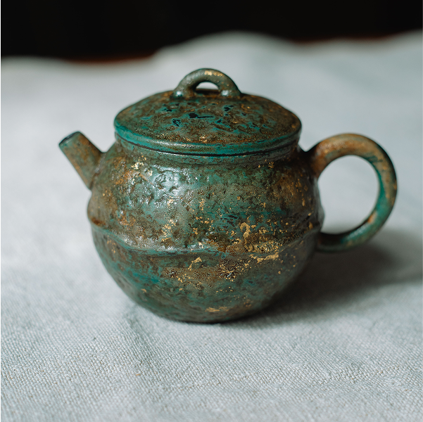 Глиняний чайник ручної роботи Дари зелених лісів, 100 мл