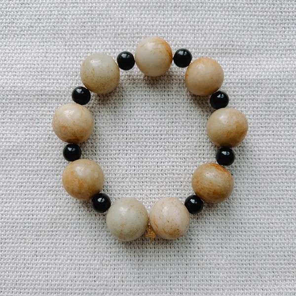 Нефритовий браслет