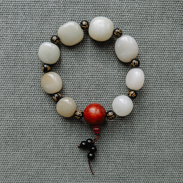 Нефритовий браслет